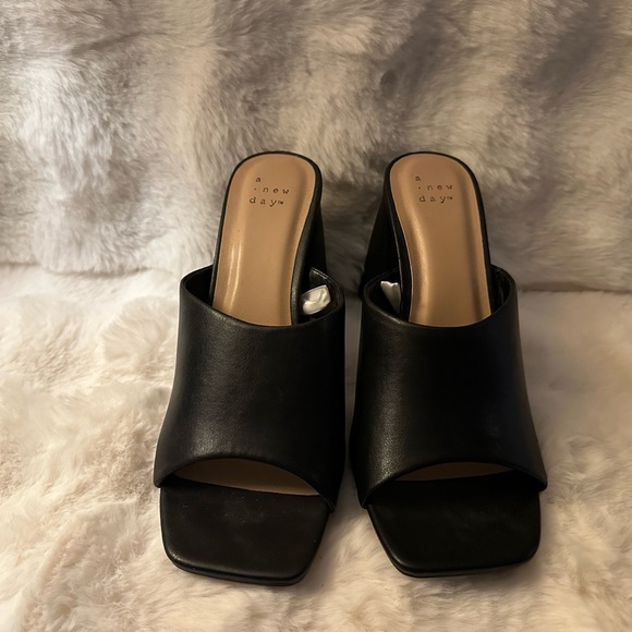 A New Day Classic Black Mules - Picture 1 of 3